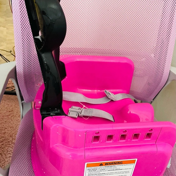 Minnie Mouse mini chair Barely used still in good condition - Picture 2 of 2